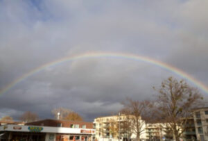 Regenbogen über dem Giebel am 16. November 2020, Foto: Marion Goß