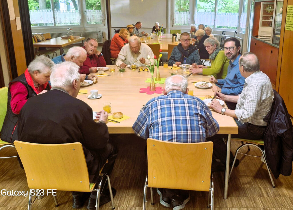 Bezirksvorsteher Julian Schahl zu Gast beim Mittagstisch.